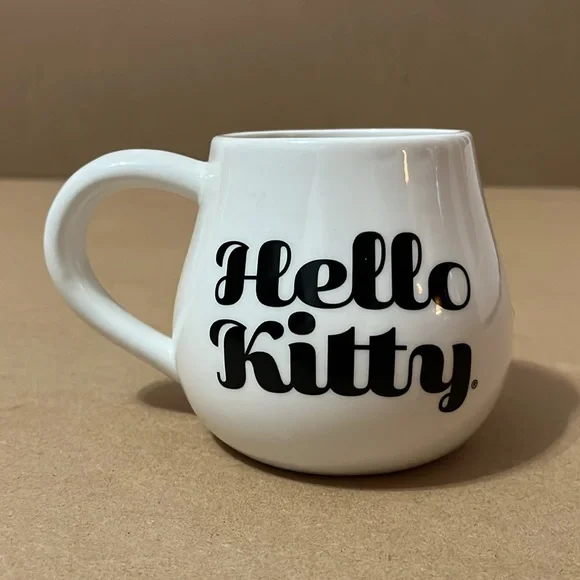 Hello Kitty Mug - Picture 2 of 4